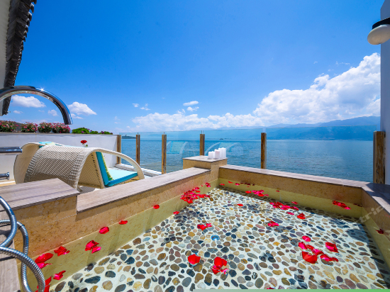 180度蜜月汤池亲水大套房