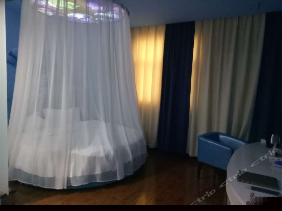 主题圆床房