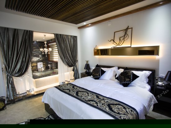 简雅豪华大床房