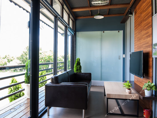 摩登工业四人房