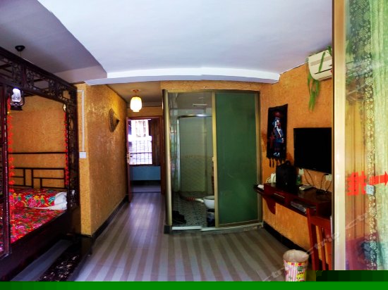 临江大阳台明清大床观景房（泥巴屋）