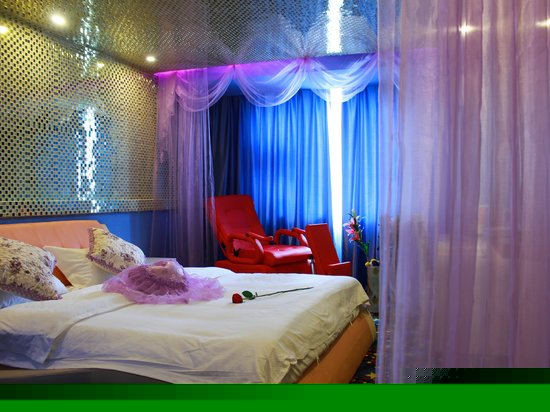 多功能主题房