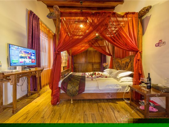 豪华蜜月大床房