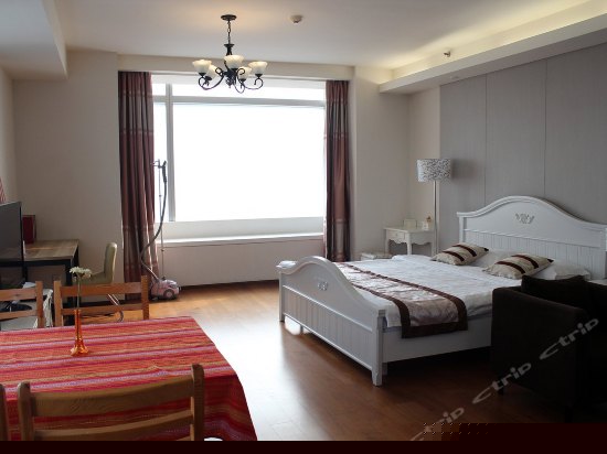 豪华双人大床房