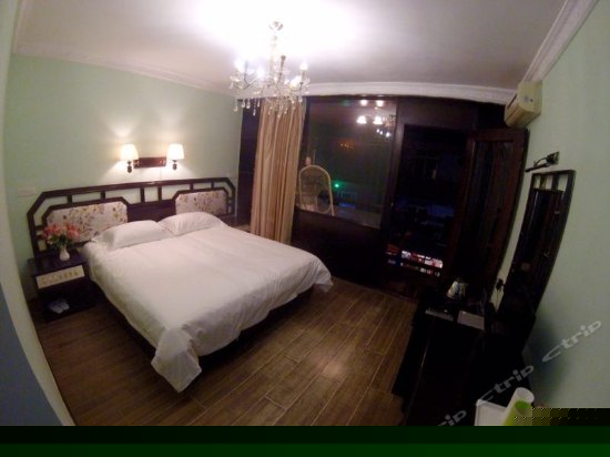 豪华阳台大床房