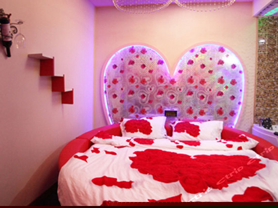 豪华按摩浴缸房