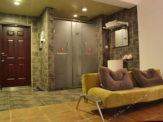 精致园景大床房