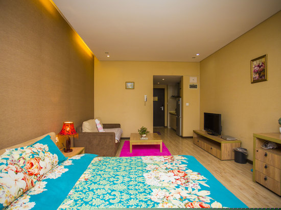 城市浪漫温馨电脑房