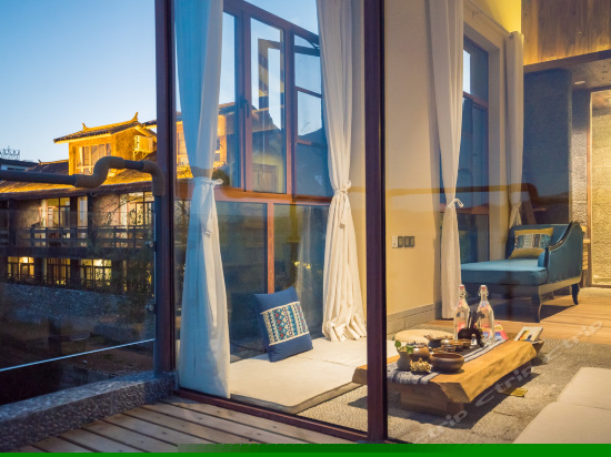 花语全海景阳光蜜月套房