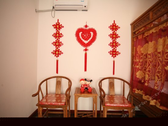 情侣鸳鸯古典床中床房