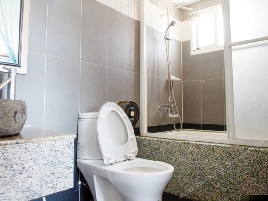 市景阳台四人房