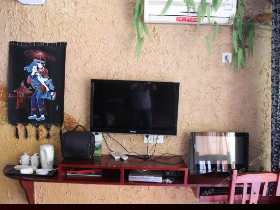 临江大阳台明清大床观景房（泥巴屋）