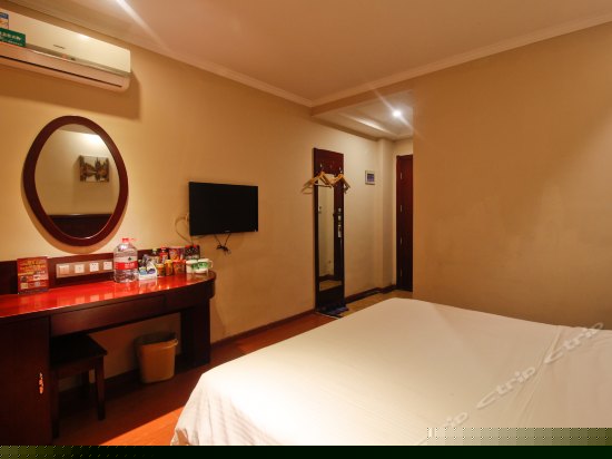 次品1.8米特价大床房