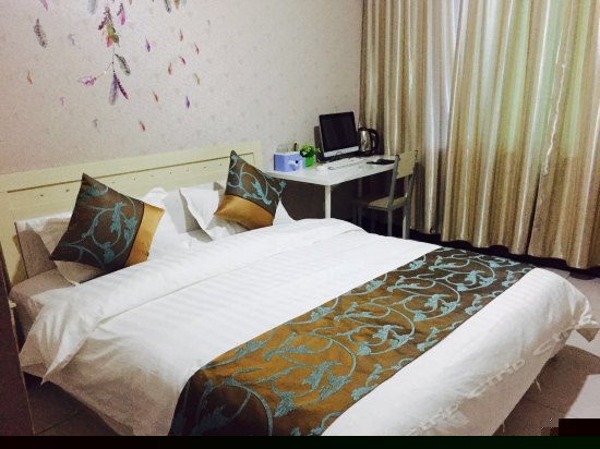 豪华电脑大床房