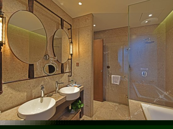 雅韵豪华家庭房