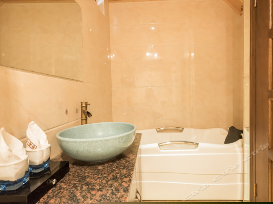 远景复式豪华家庭房