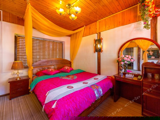 二楼豪华大床房