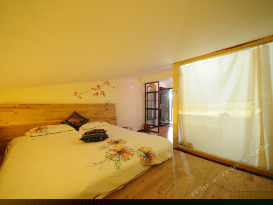 榻榻米空调大床房