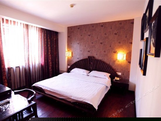 浪漫个性大床房