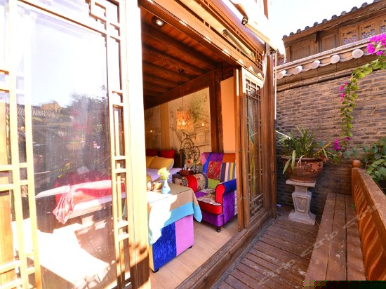 豪华阳光大床房