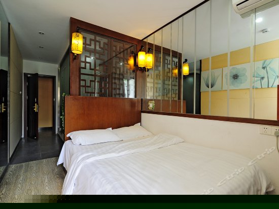 临河景观大床房