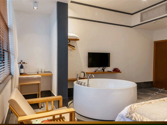 洁庭明月大床房