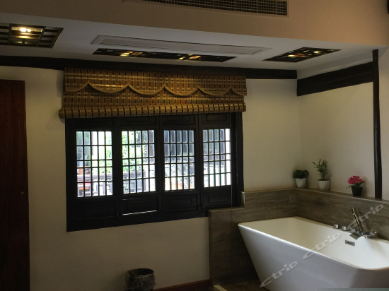 舜花豪华浴缸大床房