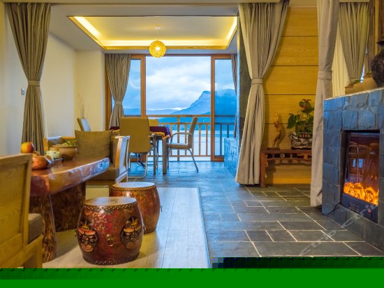 且叮咛豪华湖景套房