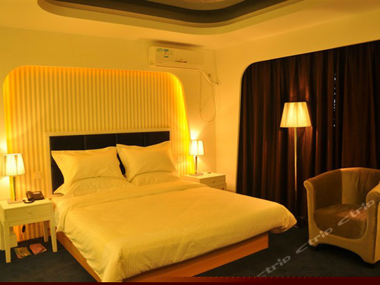 豪华大床房