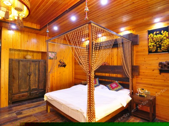 豪华蜜月大床房