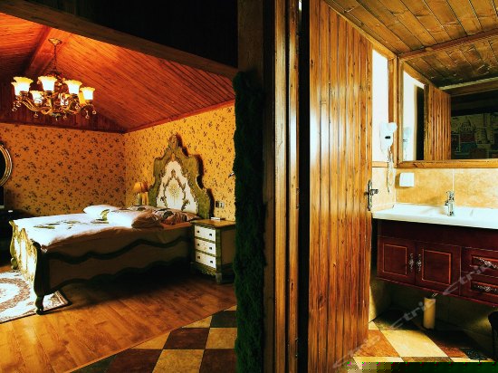 宫（超大江景阳台大床房）