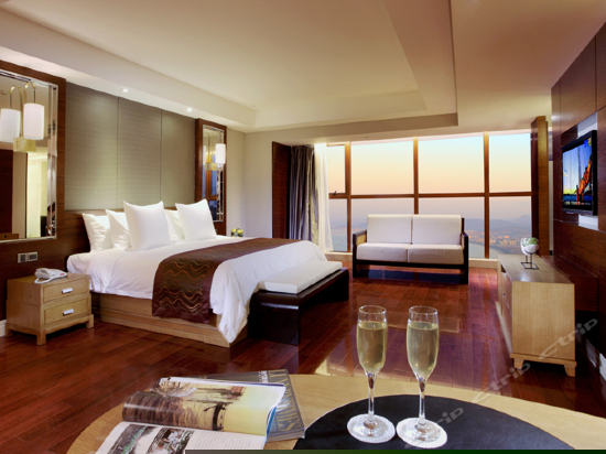 至尊无敌跃层海景四居套房