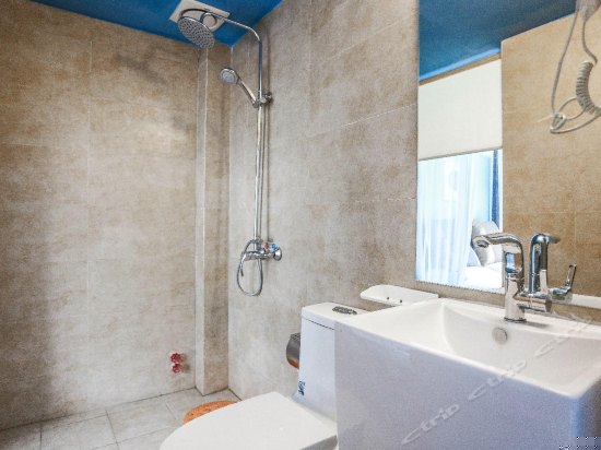 阳台河景大床房A