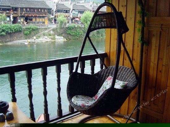 江景阳台豪华大床房