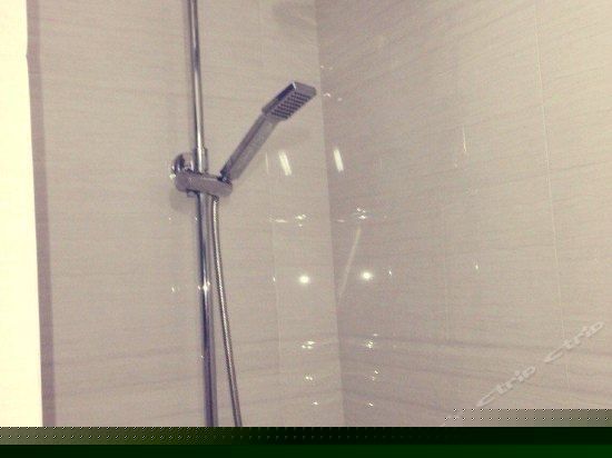 临河阁楼阳台房208