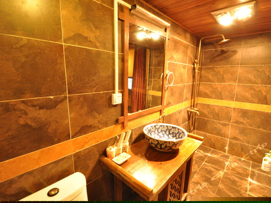 蜜月圆床房（伍月）