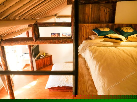 阳台复式家庭房