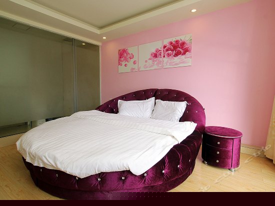 阳台观景温馨圆床房