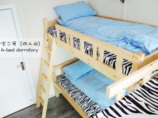 中心碑景男生四人间(床位)