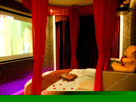 影院圆床豪华情侣房