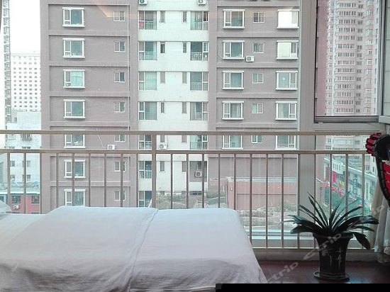 落地窗舒适大床房