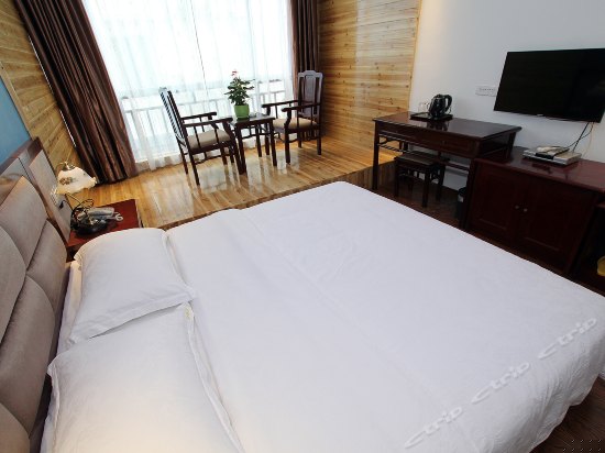 豪华阳台大床房