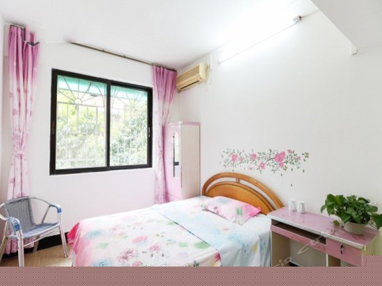 地铁站三居整租