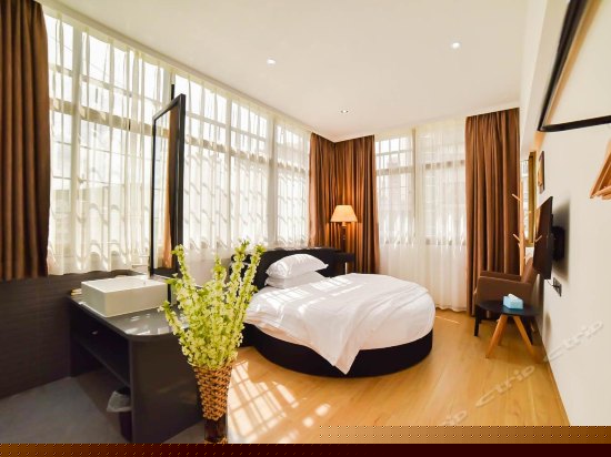 至尚精品圆床房