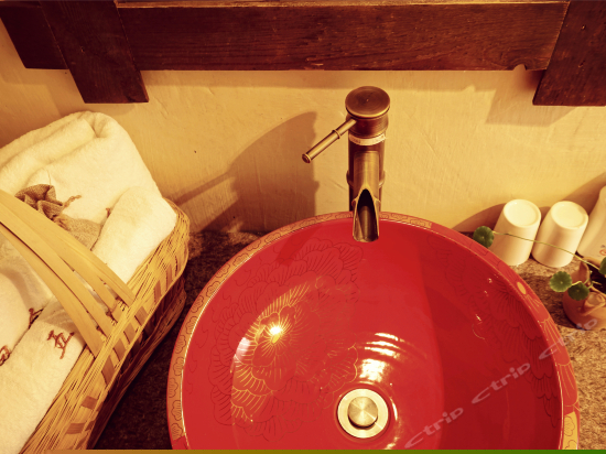 百合（观景情侣古典套房）