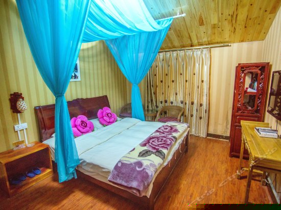 二楼纱幔大床房