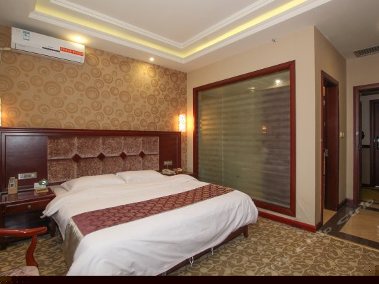 豪华商务大床房