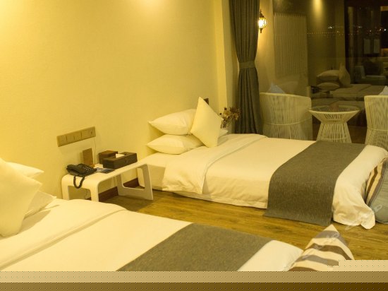 清塘40°阳台海景榻榻米双床房