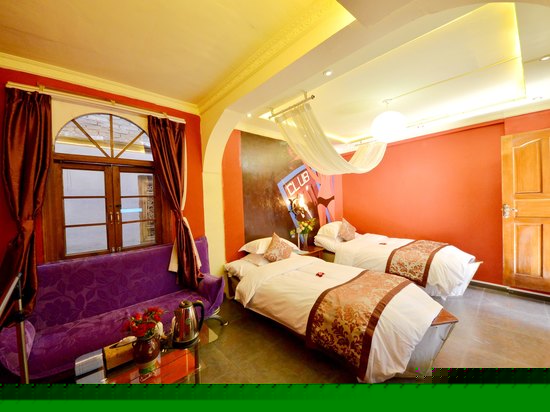 七一船型双床房