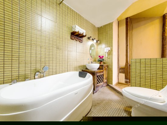 雅致蜜月大床房